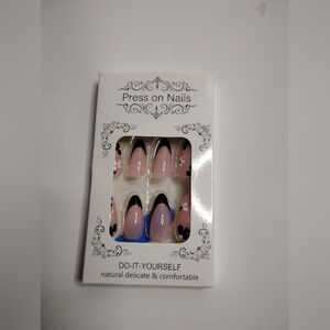 Floral Black Tip Press On Nails